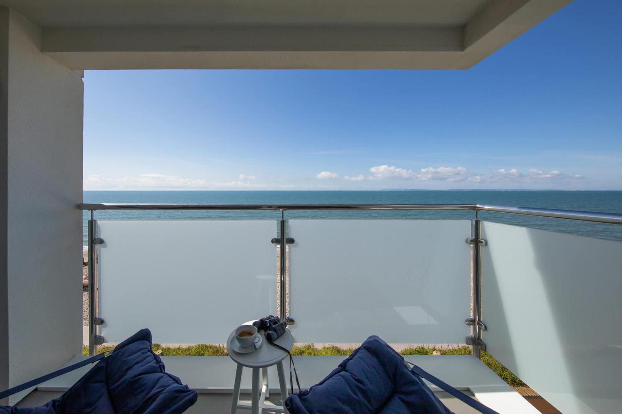 High-End Beachfront Getaway Sea View King Bed East Wittering Luaran gambar