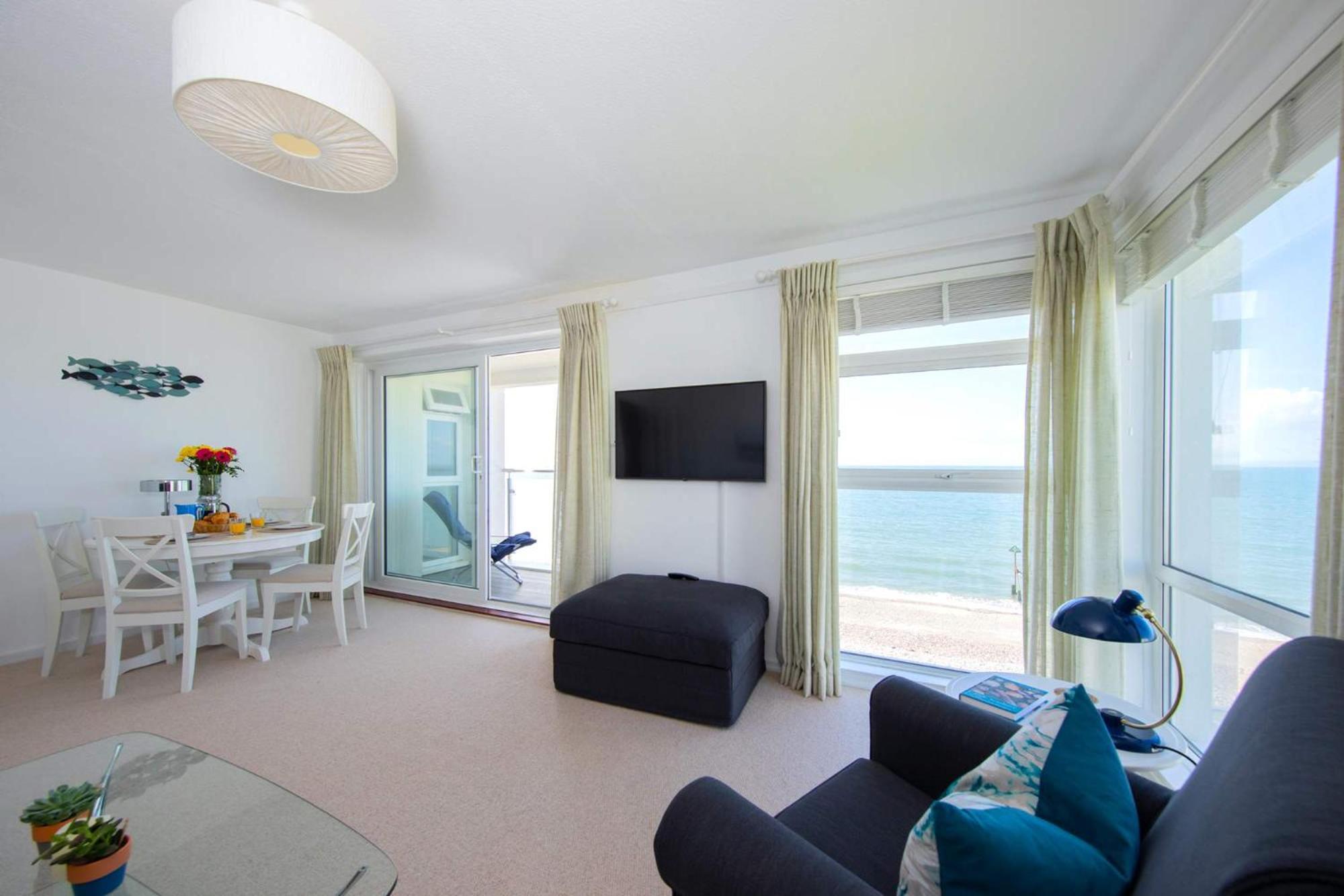 High-End Beachfront Getaway Sea View King Bed East Wittering Luaran gambar